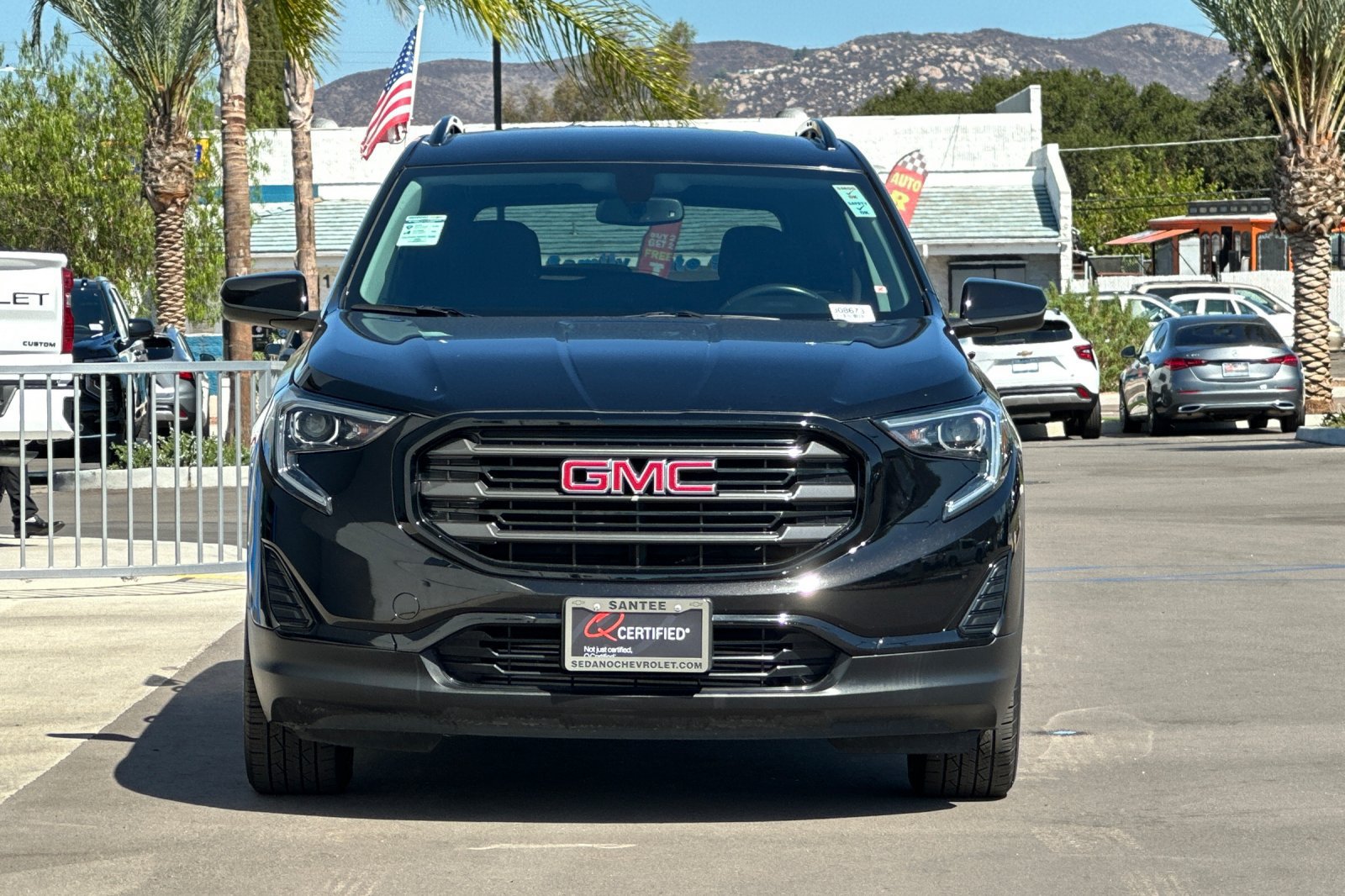 Used 2019 GMC Terrain SLE w/ Driver Convenience Package FWD image 9
