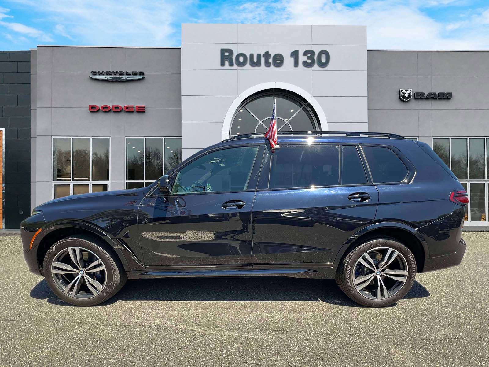 Used 2024 BMW X7 xDrive40i w/ M Sport Package AWD/4WD image 5