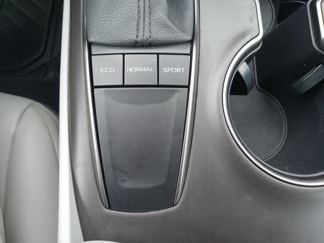 Used 2022 Toyota Camry SE FWD image 18