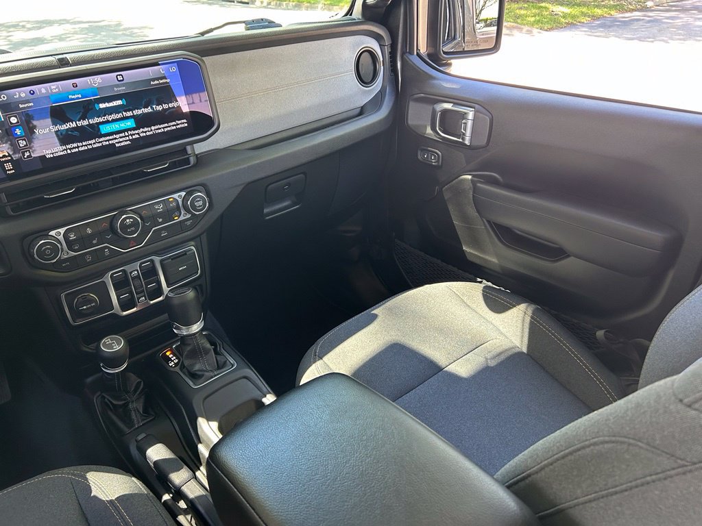 Certified 2025 Jeep Gladiator Sport AWD/4WD image 12