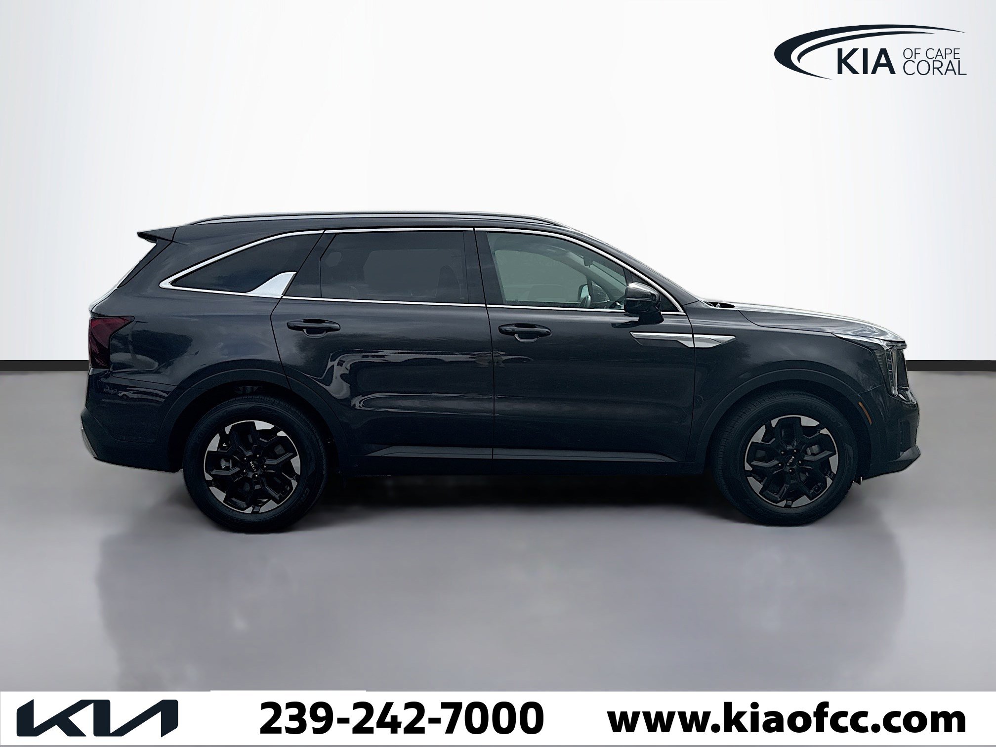 Certified 2025 Kia Sorento S image 6