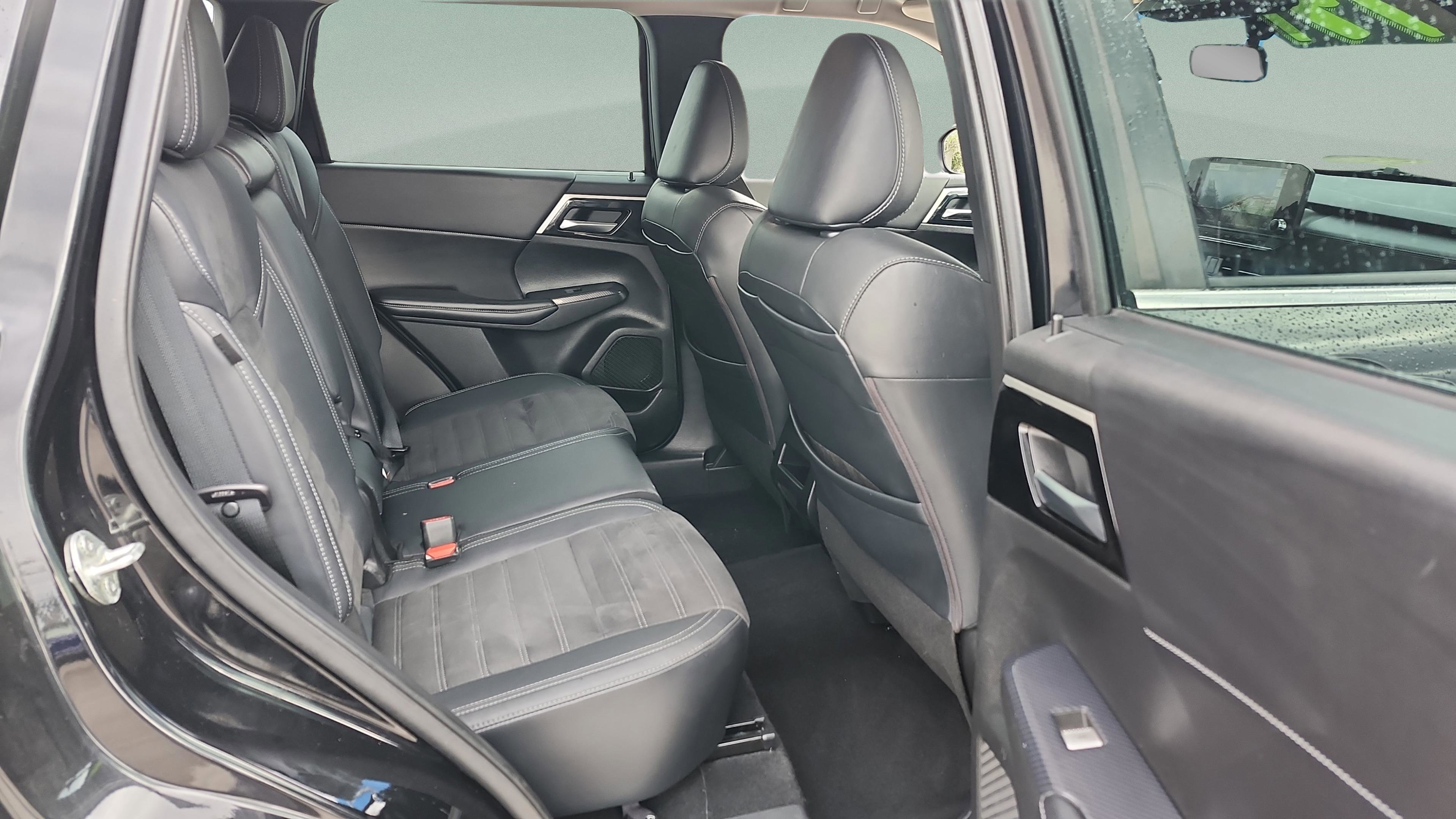 Used 2022 Mitsubishi Outlander SE image 11