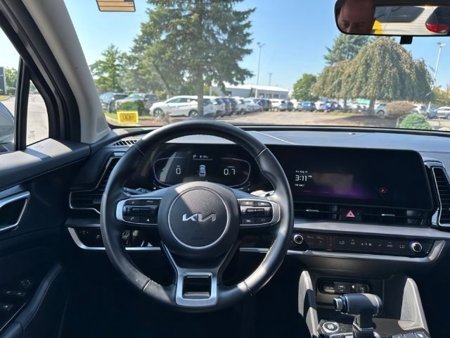Used 2024 Kia Sportage EX AWD/4WD image 17