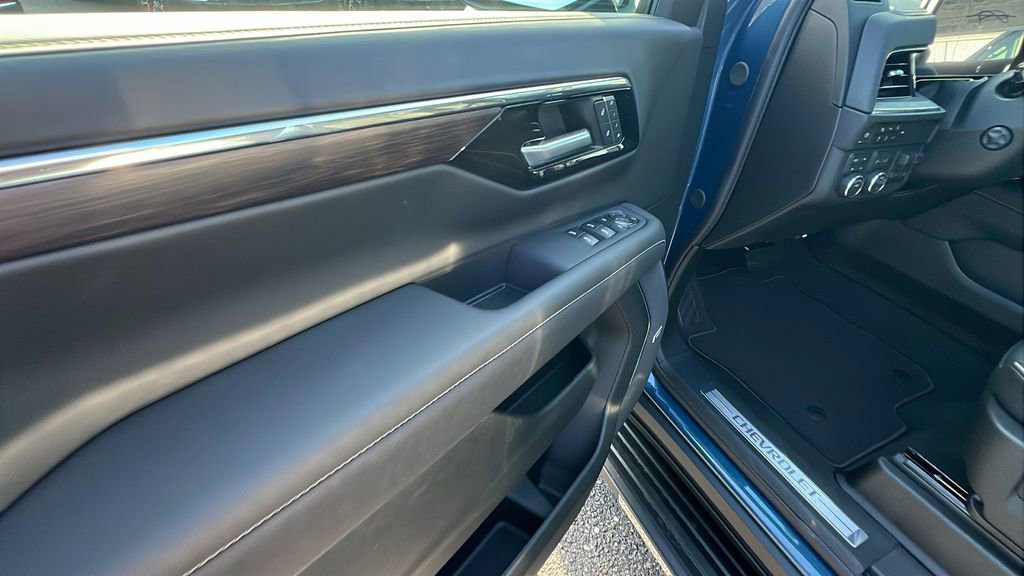 New 2026 Chevrolet Suburban Premier w/ Sun And Tow Package image 12