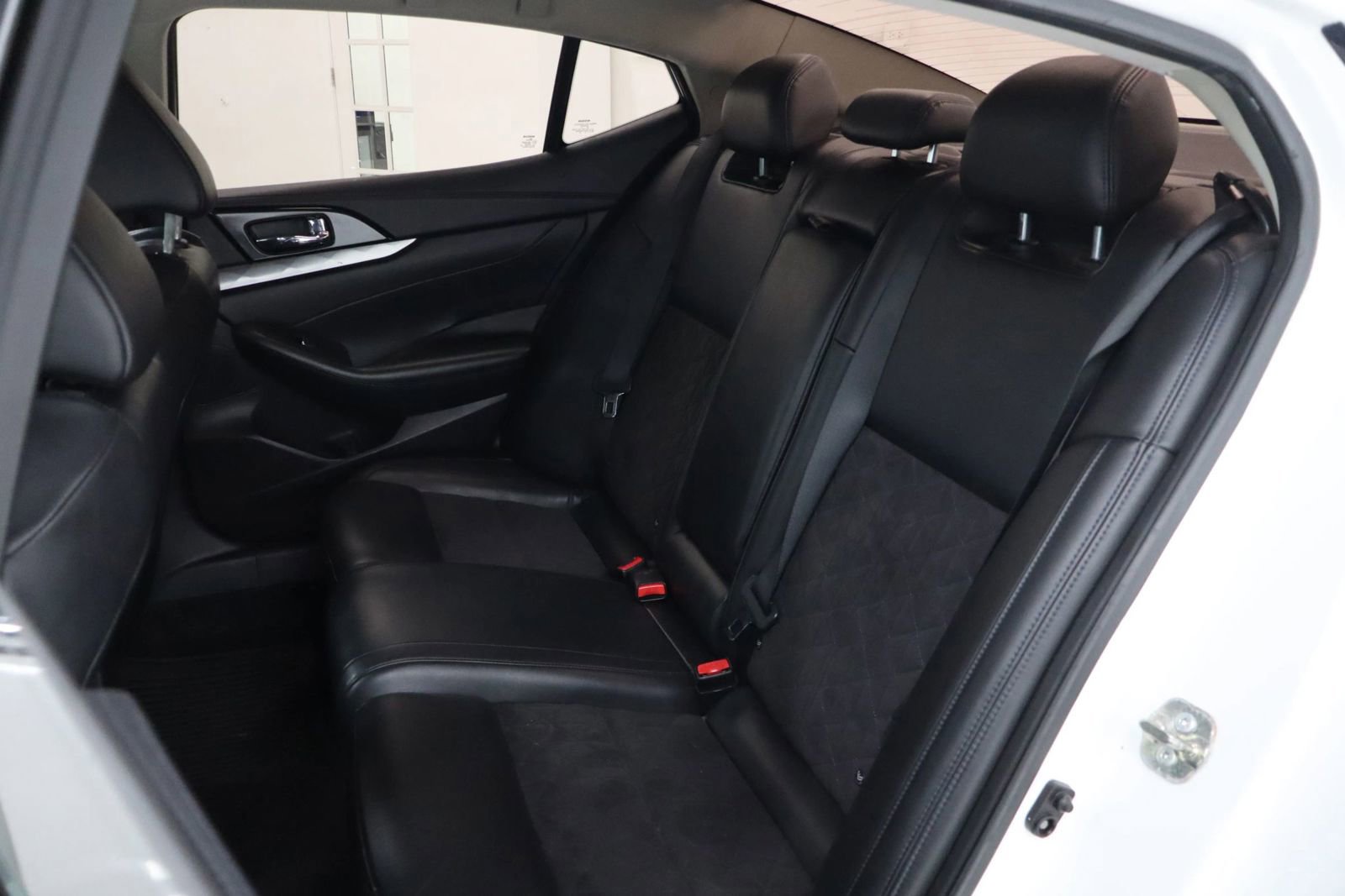 Used 2017 Nissan Maxima SR w/ Midnight Edition FWD image 24