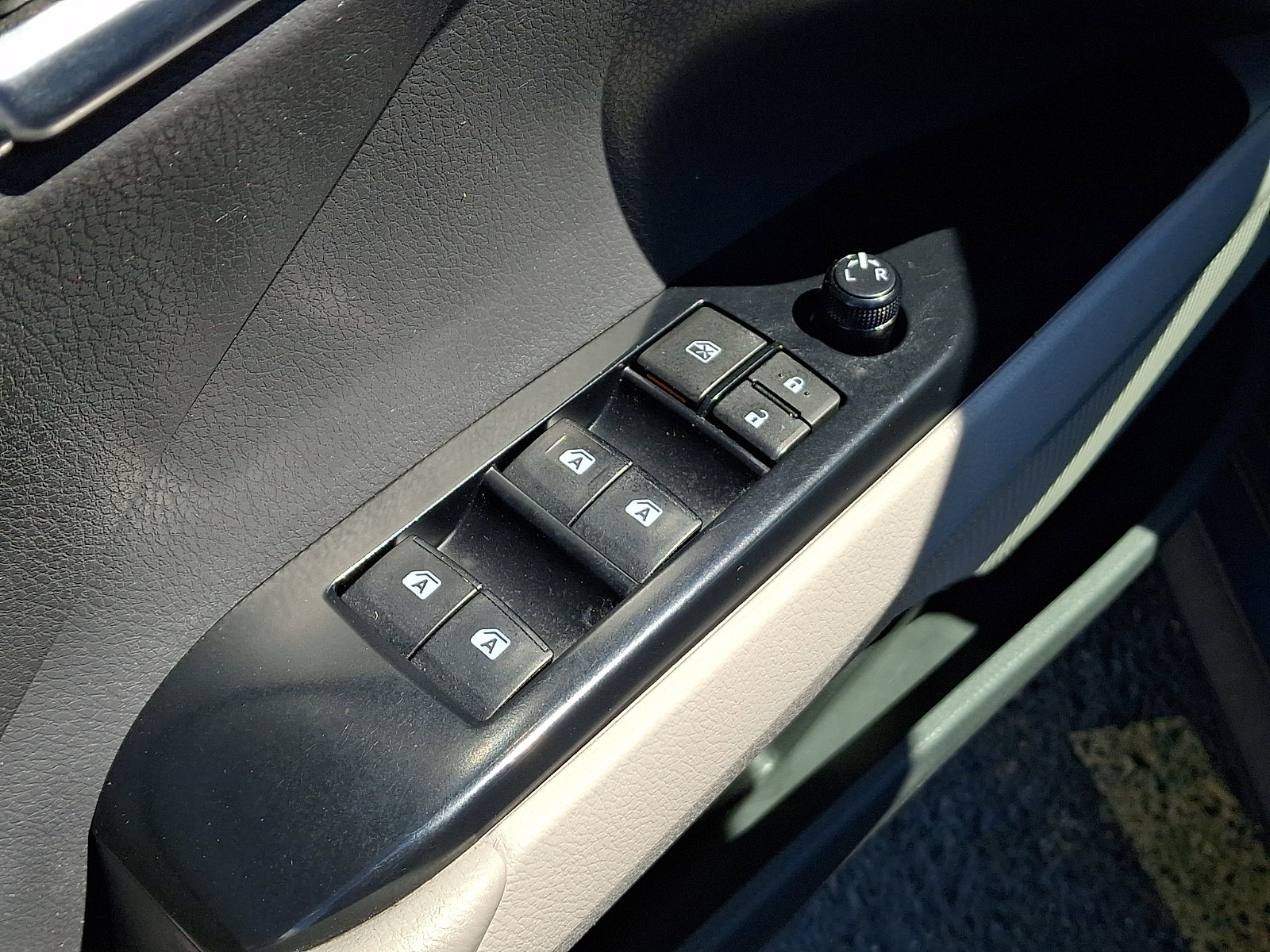 Used 2018 Toyota Camry LE image 26