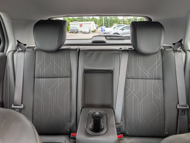 Used 2022 Chevrolet Trax LT w/ LT Convenience Package AWD/4WD image 16