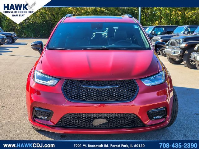 Used 2025 Chrysler Pacifica Limited FWD image 4