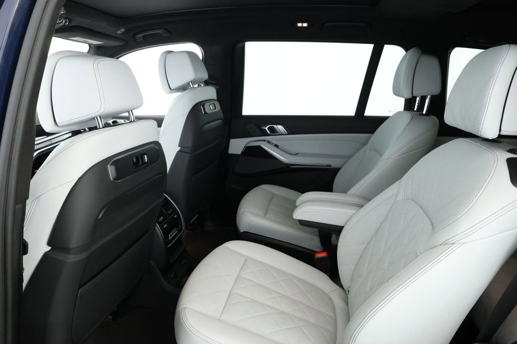 Used 2023 BMW X7 xDrive40i w/ M Sport Package AWD/4WD image 20
