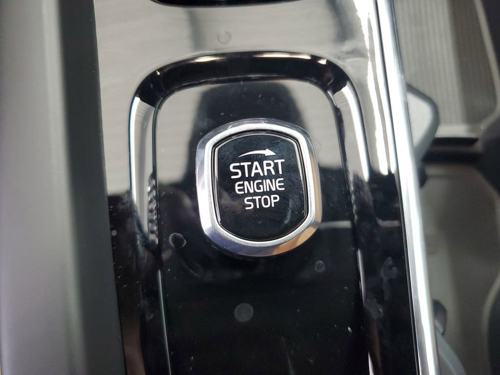 New 2025 Volvo V60 B5 Cross Country Ultra w/ Protection Package Premier image 32