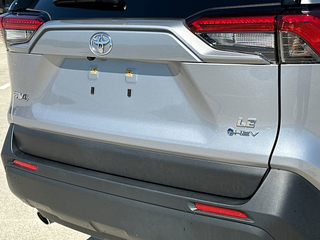 Used 2025 Toyota RAV4 LE AWD/4WD image 5