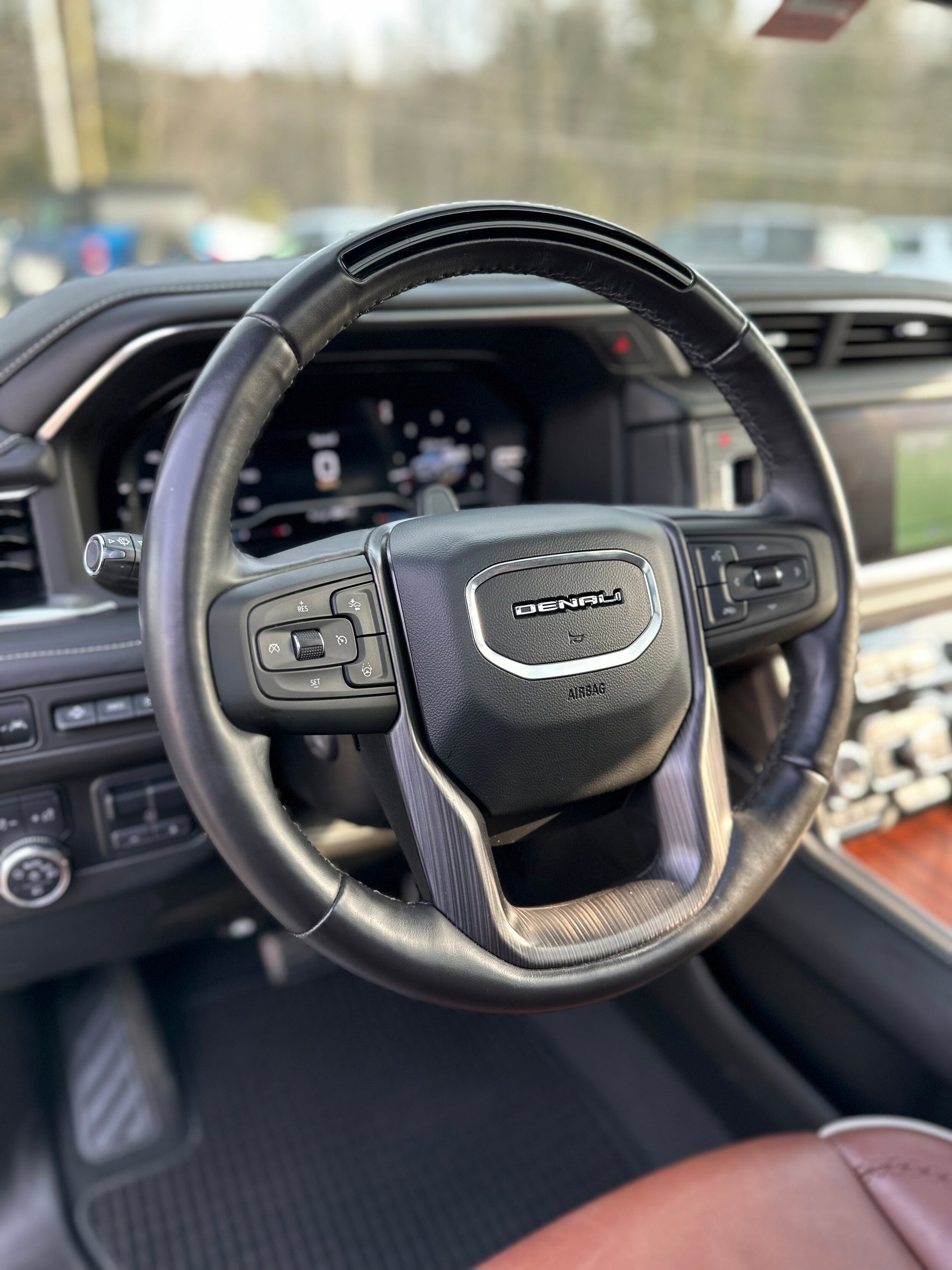 Used 2023 GMC Yukon XL Denali Ultimate AWD/4WD image 12