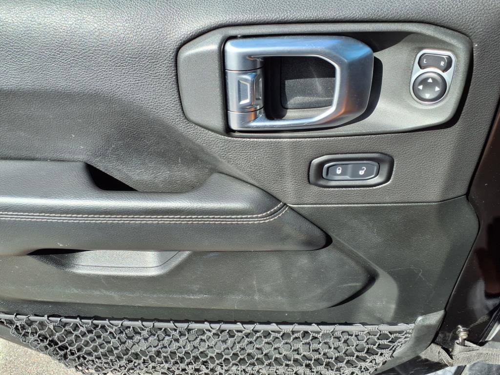 Used 2020 Jeep Wrangler Unlimited Sahara image 17