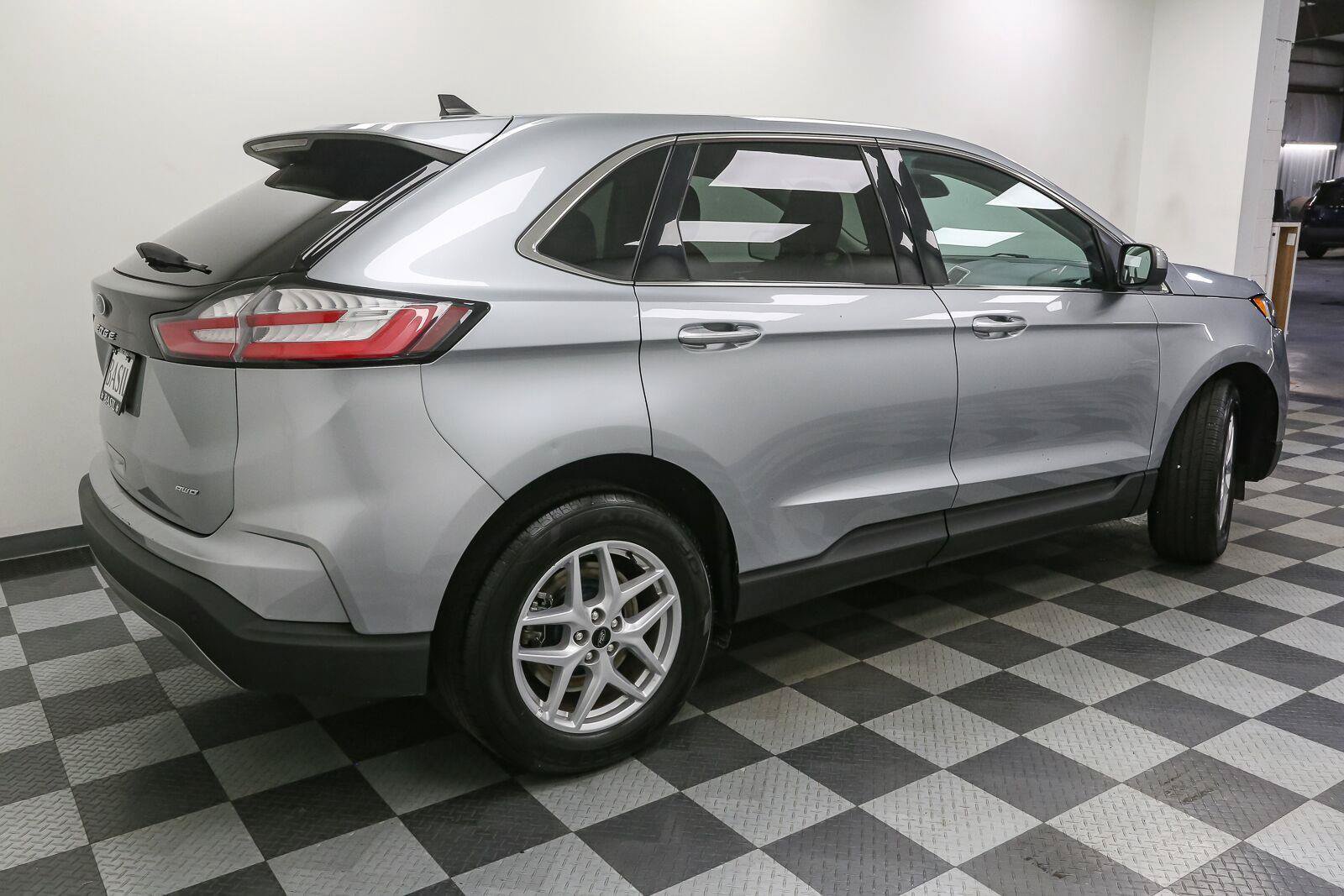 Used 2024 Ford Edge SEL AWD/4WD image 8