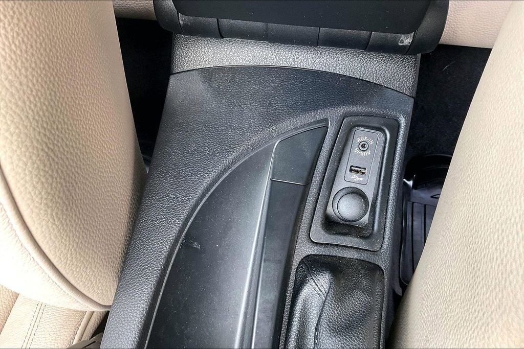 Used 2013 BMW 128i Convertible RWD image 33