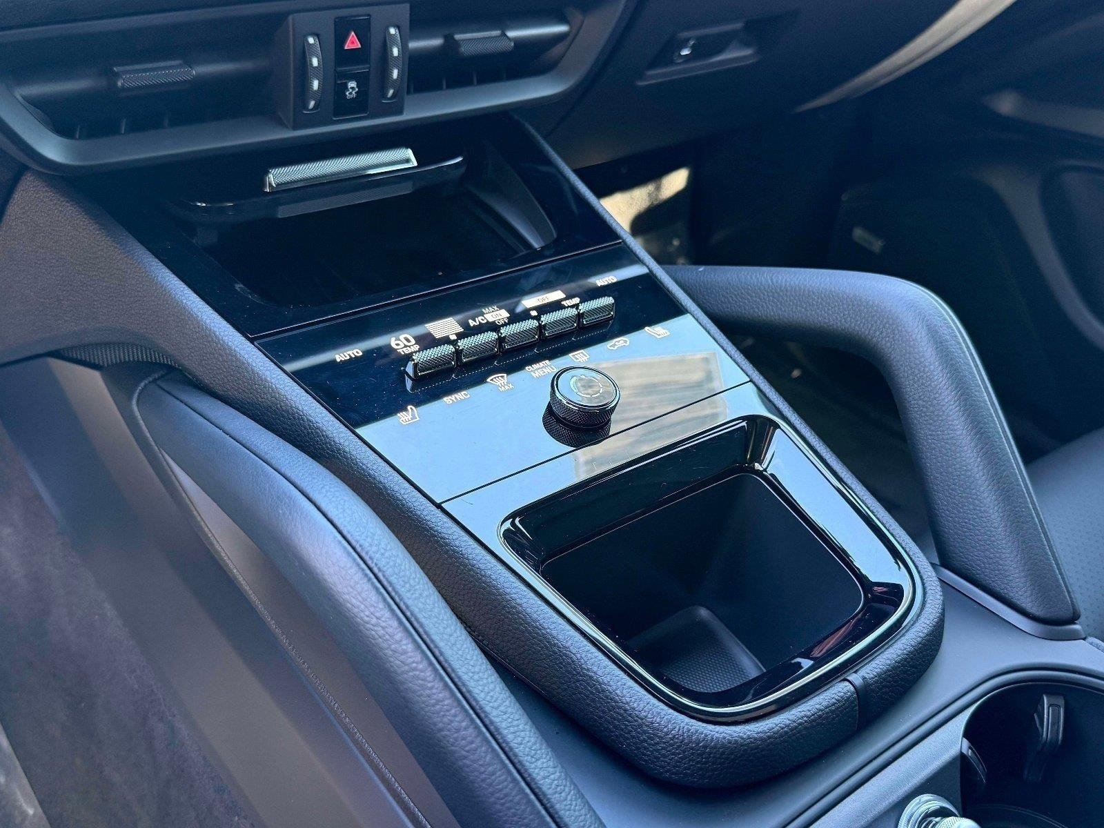 Used 2024 Porsche Cayenne image 46