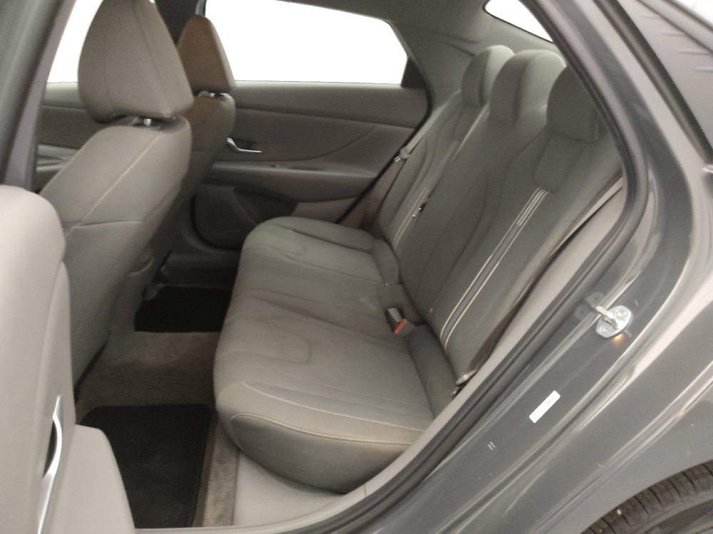 Used 2023 Hyundai Elantra SEL image 18