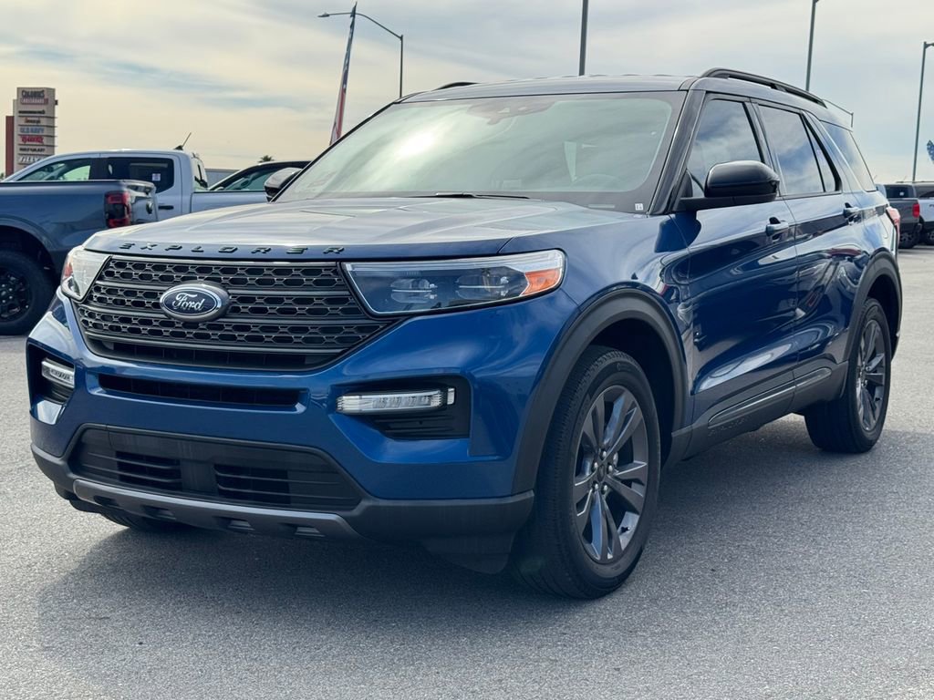 Used 2022 Ford Explorer XLT w/ Equipment Group 202A image 3