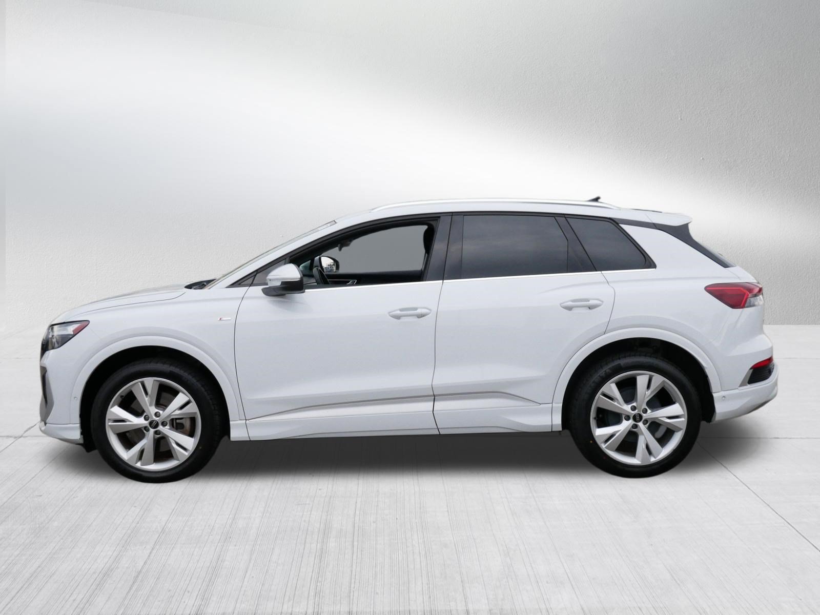 Used 2023 Audi Q4 e-tron Premium Plus w/ Premium Plus AWD/4WD image 4