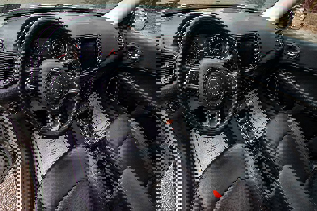 Used 2018 Jeep Compass Limited w/ Navigation Group image 12