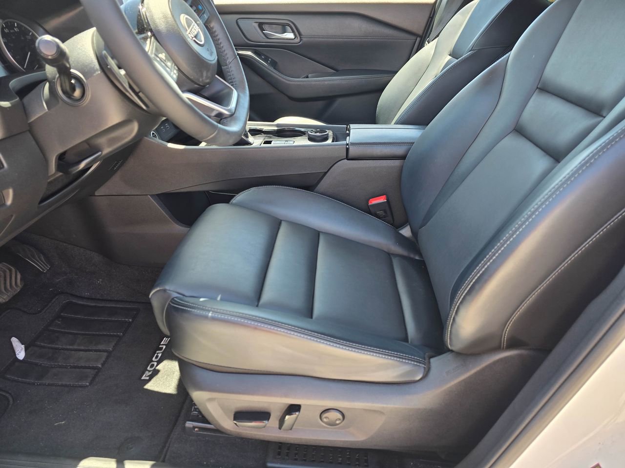 Used 2023 Nissan Rogue SV w/ SV Premium B Package AWD/4WD image 10