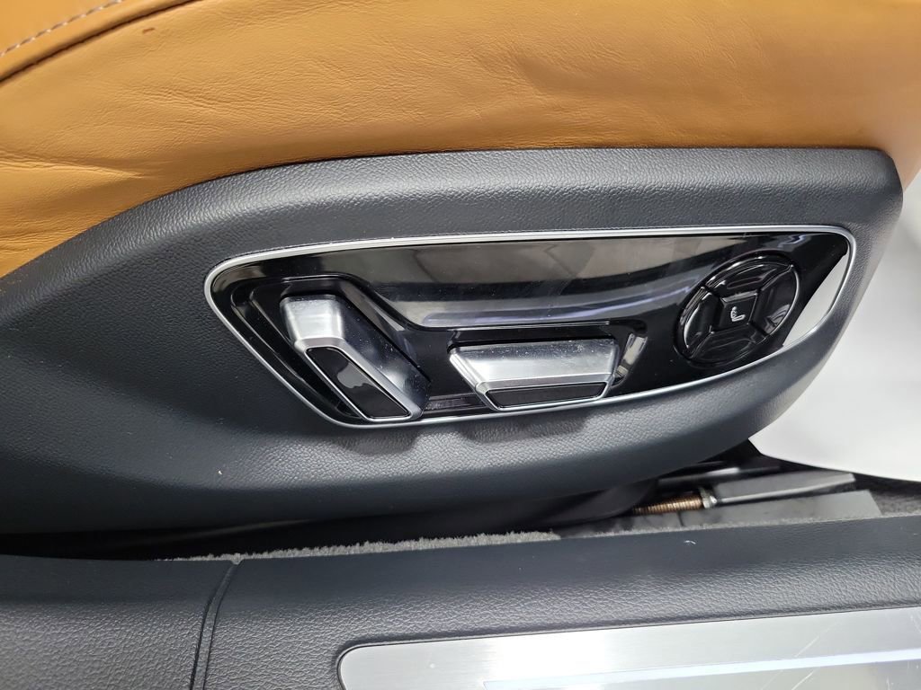 Used 2022 Audi S8 image 23