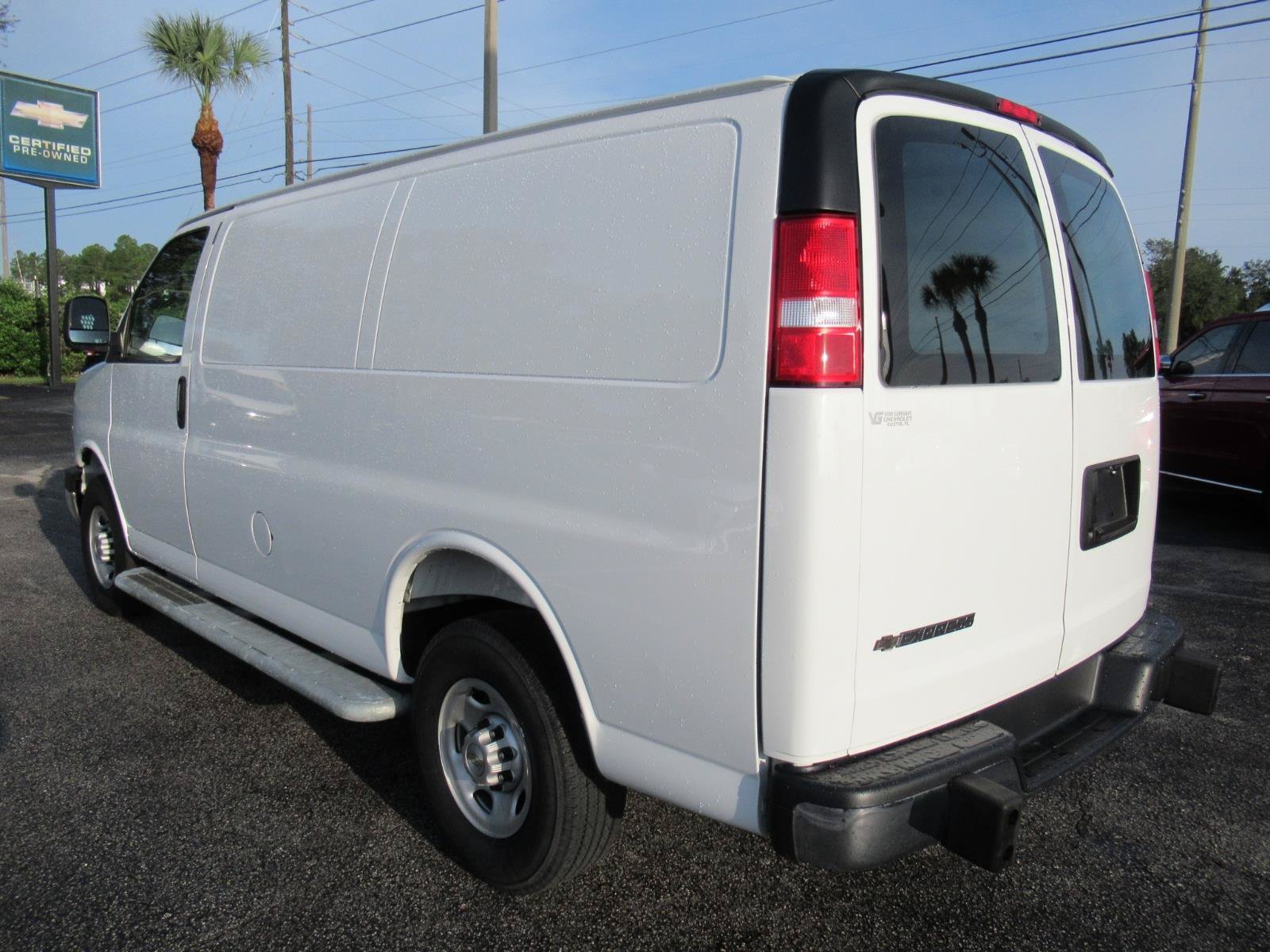 Used 2025 Chevrolet Express 2500 w/ Driver Convenience Package RWD image 7