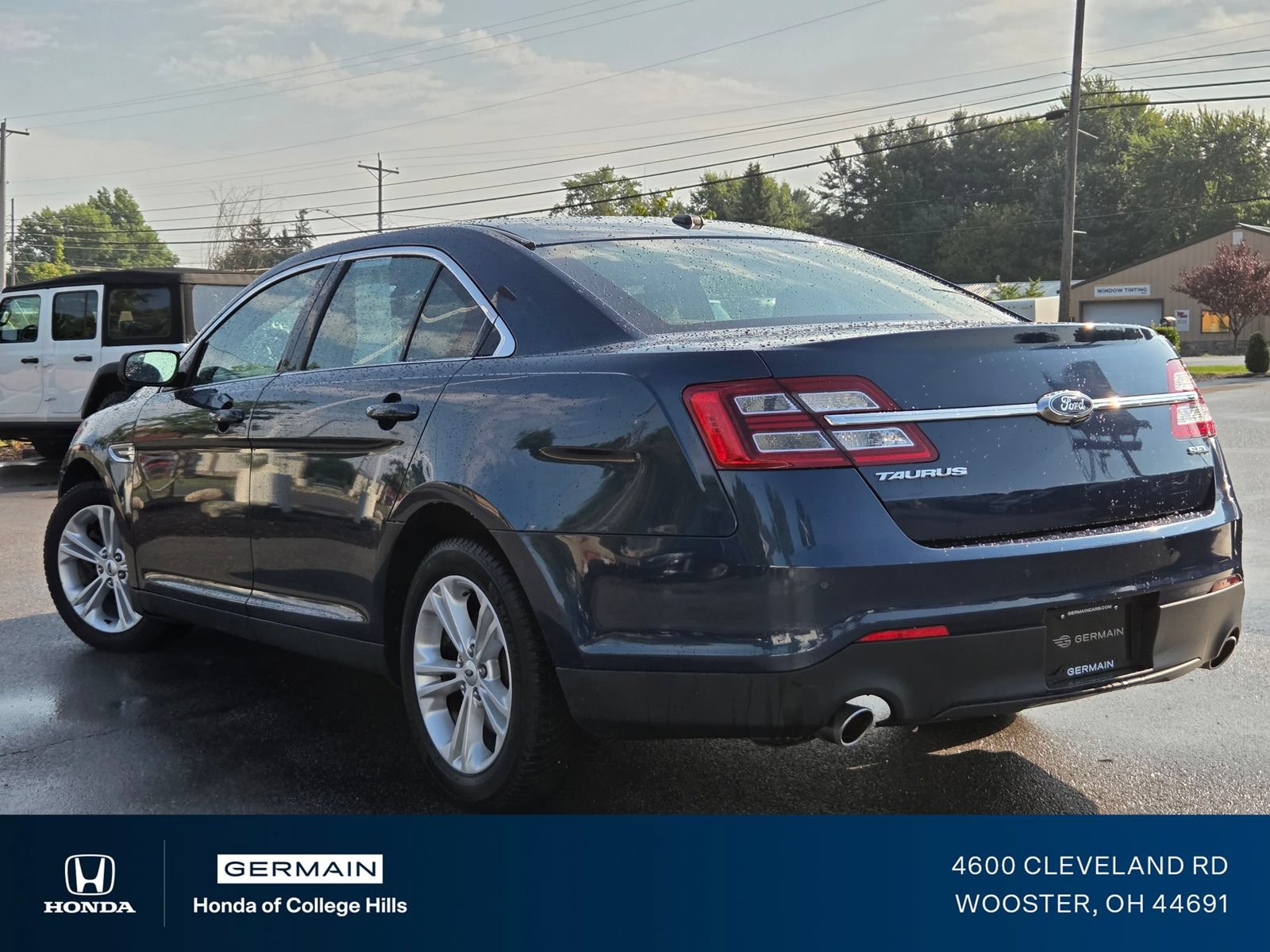 Used 2017 Ford Taurus SEL FWD image 16