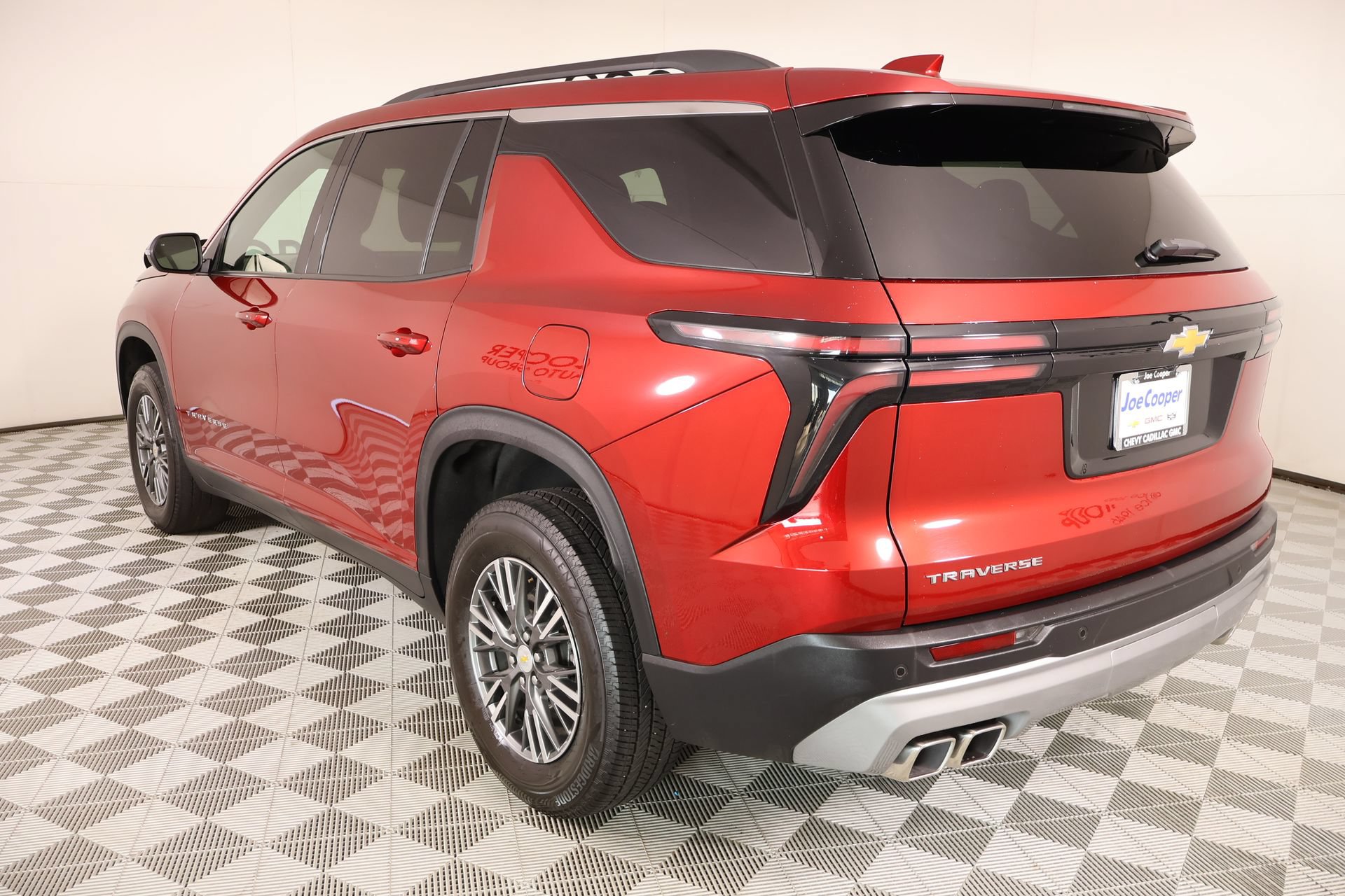 Used 2025 Chevrolet Traverse LT FWD image 23