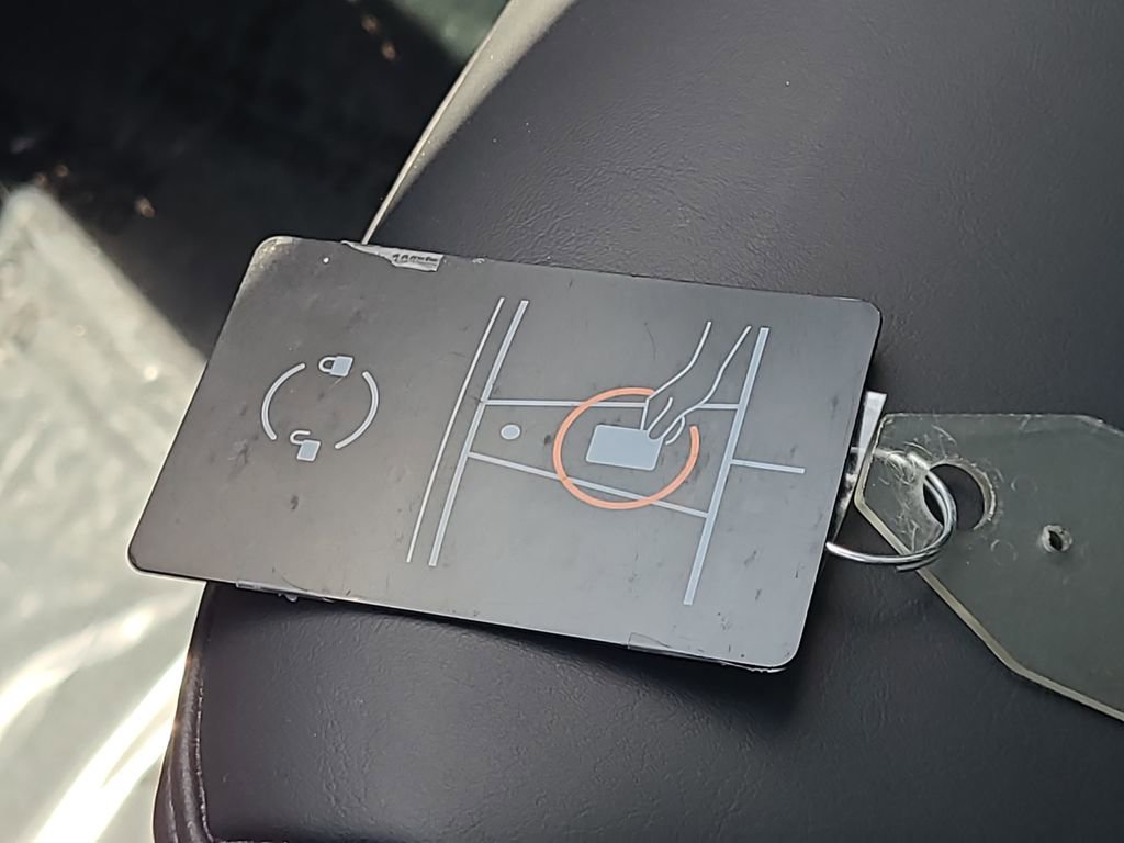 Used 2023 Tesla Model Y Long Range AWD/4WD image 28