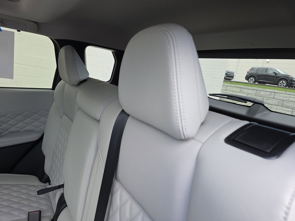 Used 2024 Mitsubishi Outlander SEL image 32