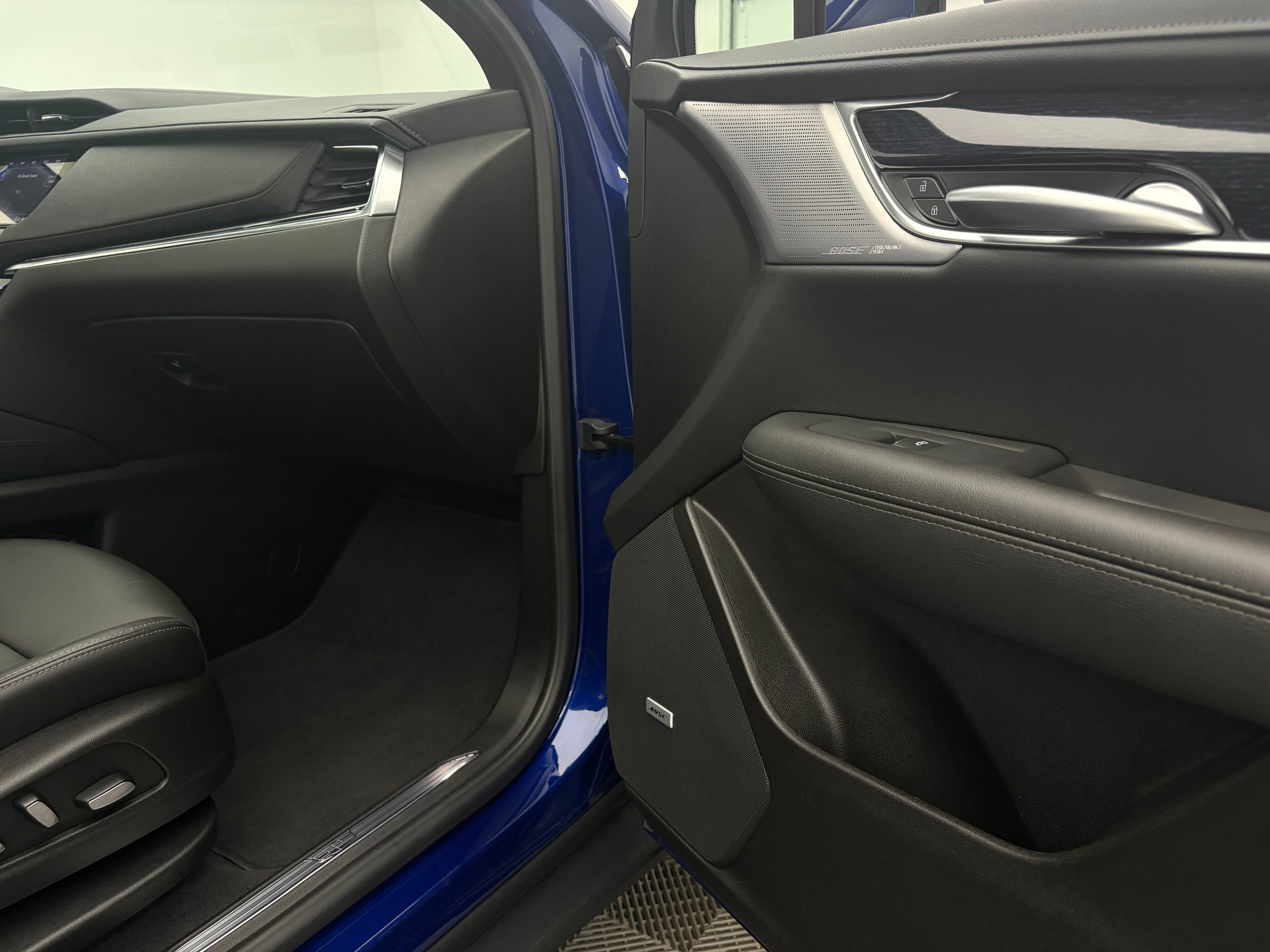 Used 2025 Cadillac XT5 Premium Luxury AWD/4WD image 35
