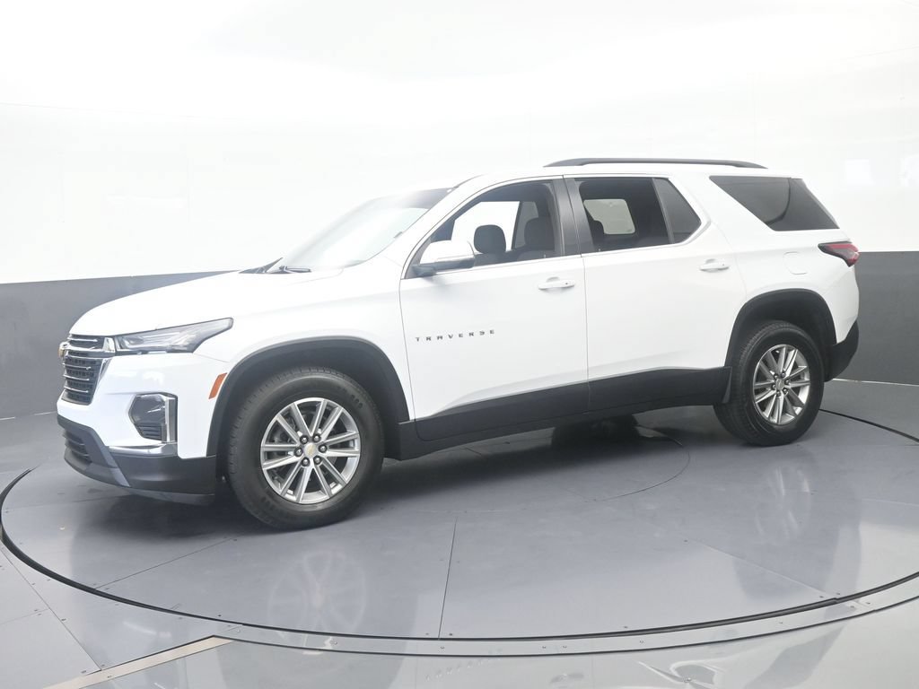 Used 2023 Chevrolet Traverse LT FWD image 2