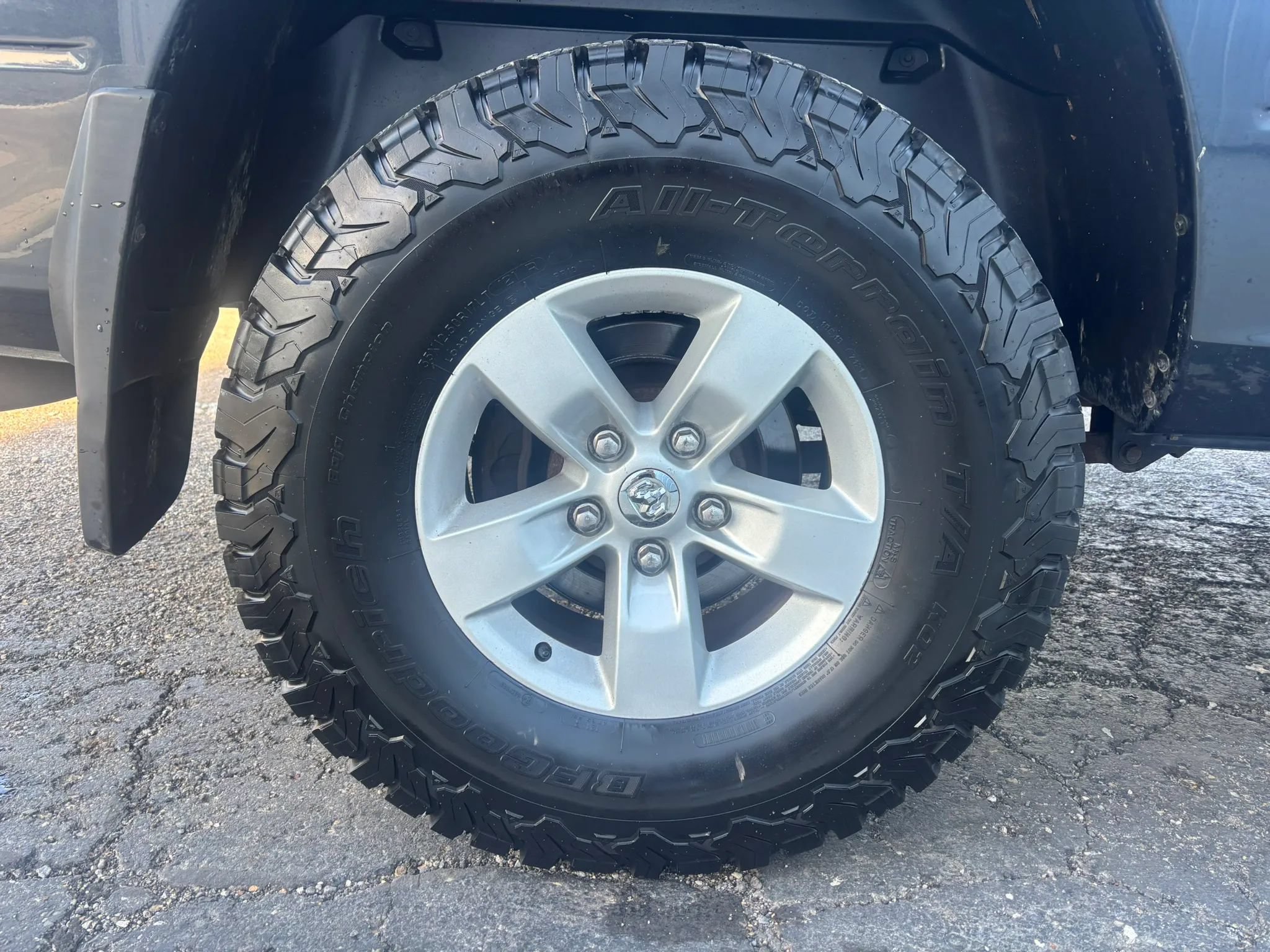 Used 2017 RAM 1500 ST w/ SXT Appearance Group AWD/4WD image 8