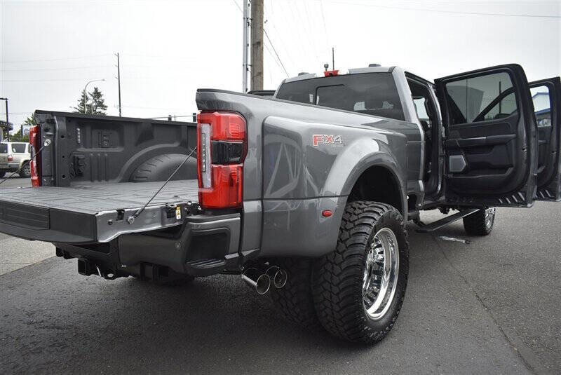 Used 2025 Ford F450 Platinum w/ FX4 Off-Road Package image 39