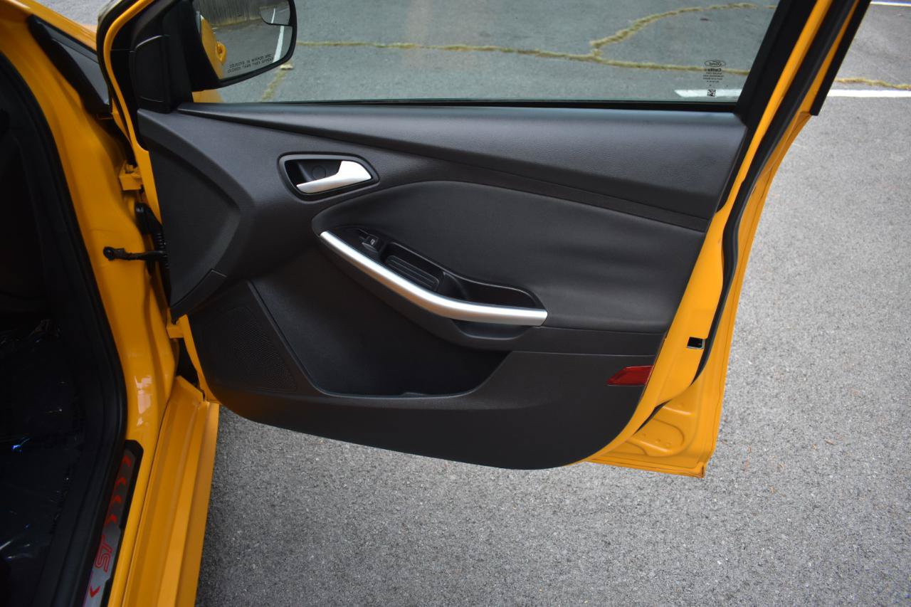 Used 2013 Ford Focus ST FWD image 19