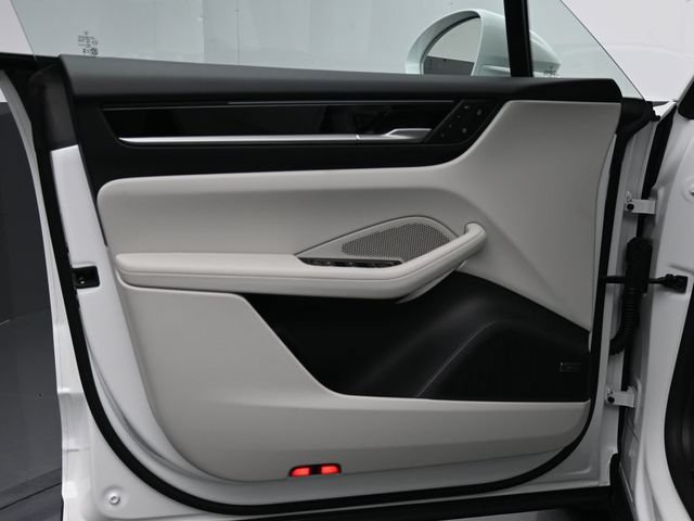 Certified 2025 Porsche Macan Electric RWD image 14