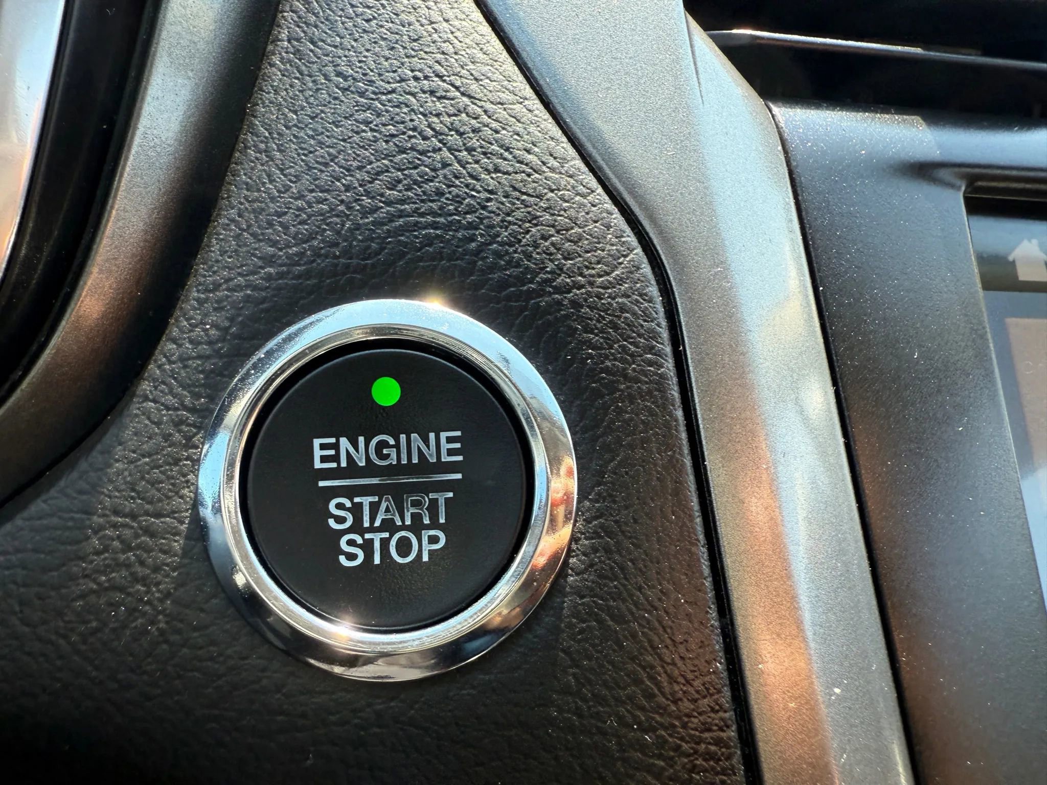 Used 2017 Ford Fusion SE w/ Fusion SE Technology Package image 32