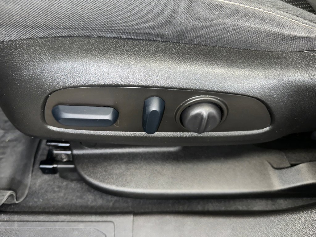 Certified 2023 GMC Acadia SLE w/ Driver Convenience Package image 6