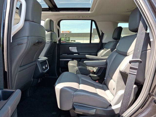 Used 2025 Ford Expedition Active image 10