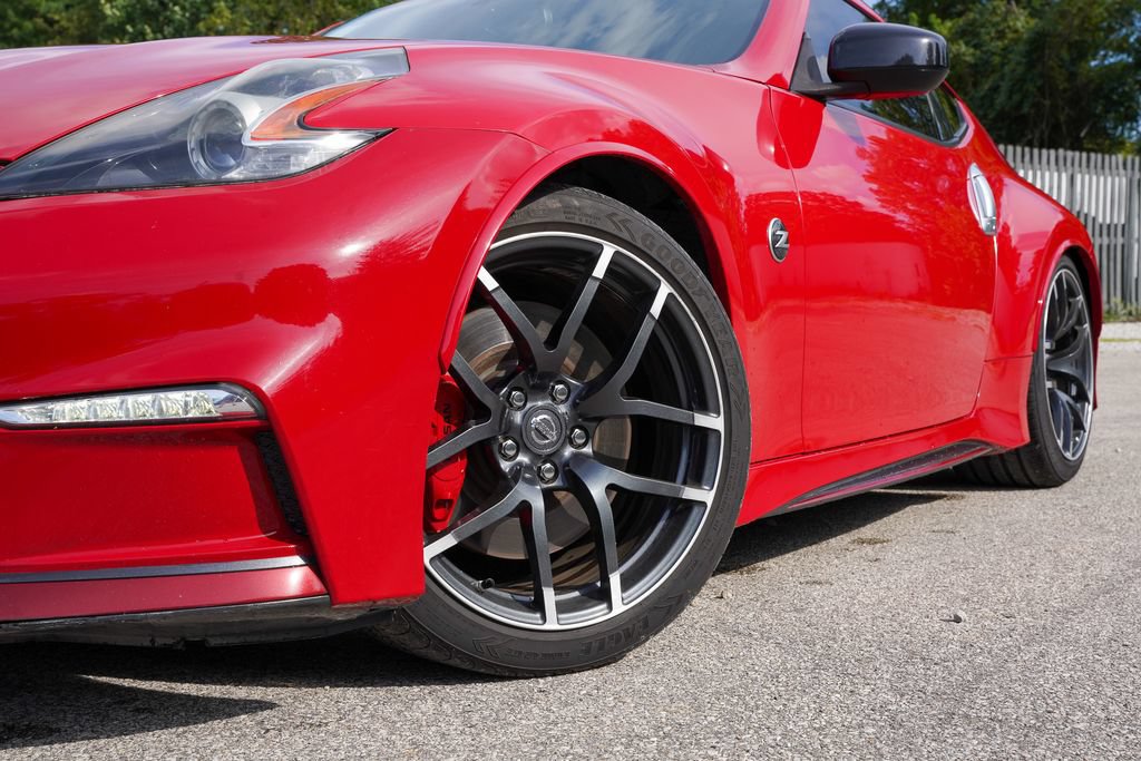 Used 2017 Nissan 370Z NISMO RWD image 3