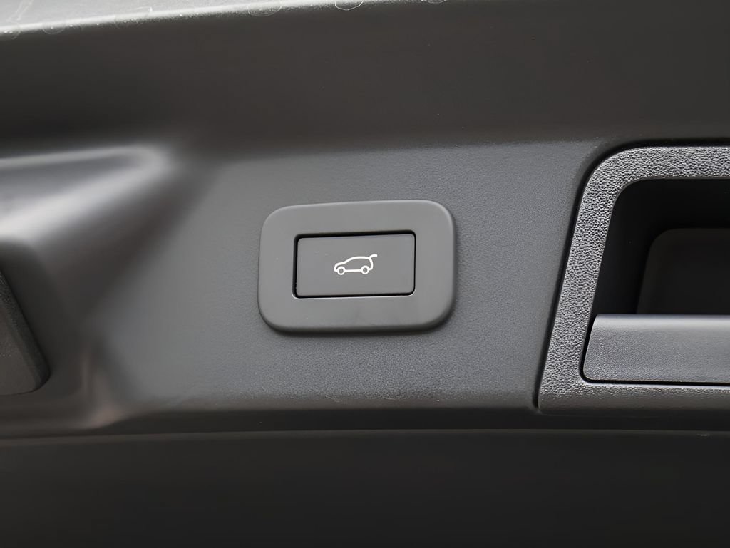 Certified 2026 Land Rover Range Rover Velar Autobiography AWD/4WD image 18