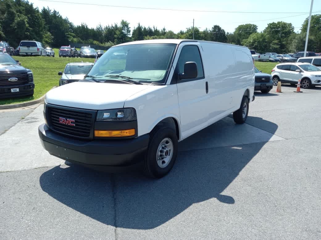 Used 2026 GMC Savana 2500 Extended w/ Driver Convenience Package RWD image 3