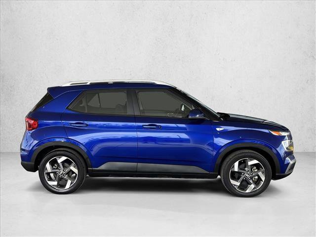 Used 2023 Hyundai Venue SEL video 4