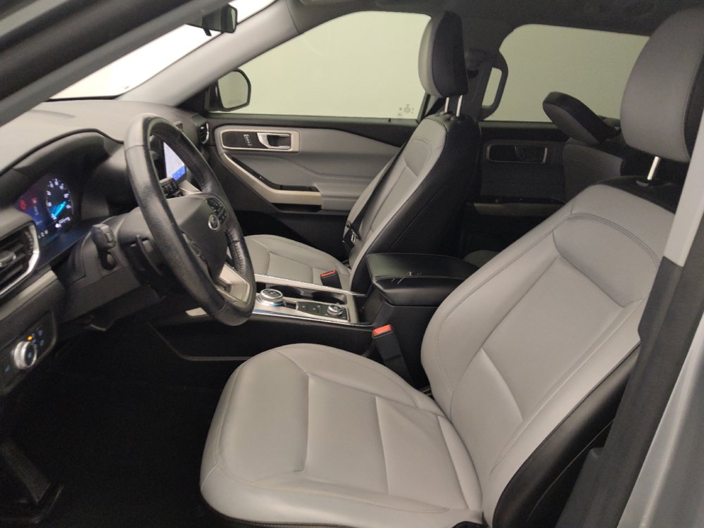 Used 2021 Ford Explorer XLT w/ Equipment Group 202A AWD/4WD image 17