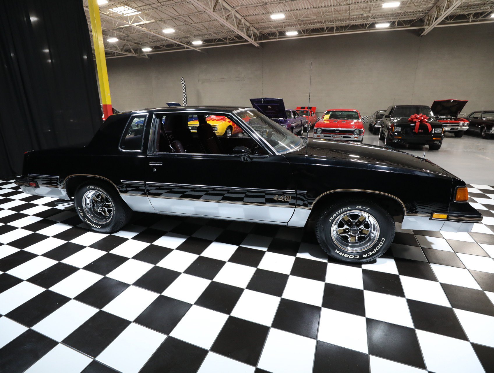 Used 1987 Oldsmobile Cutlass Supreme Salon RWD image 18