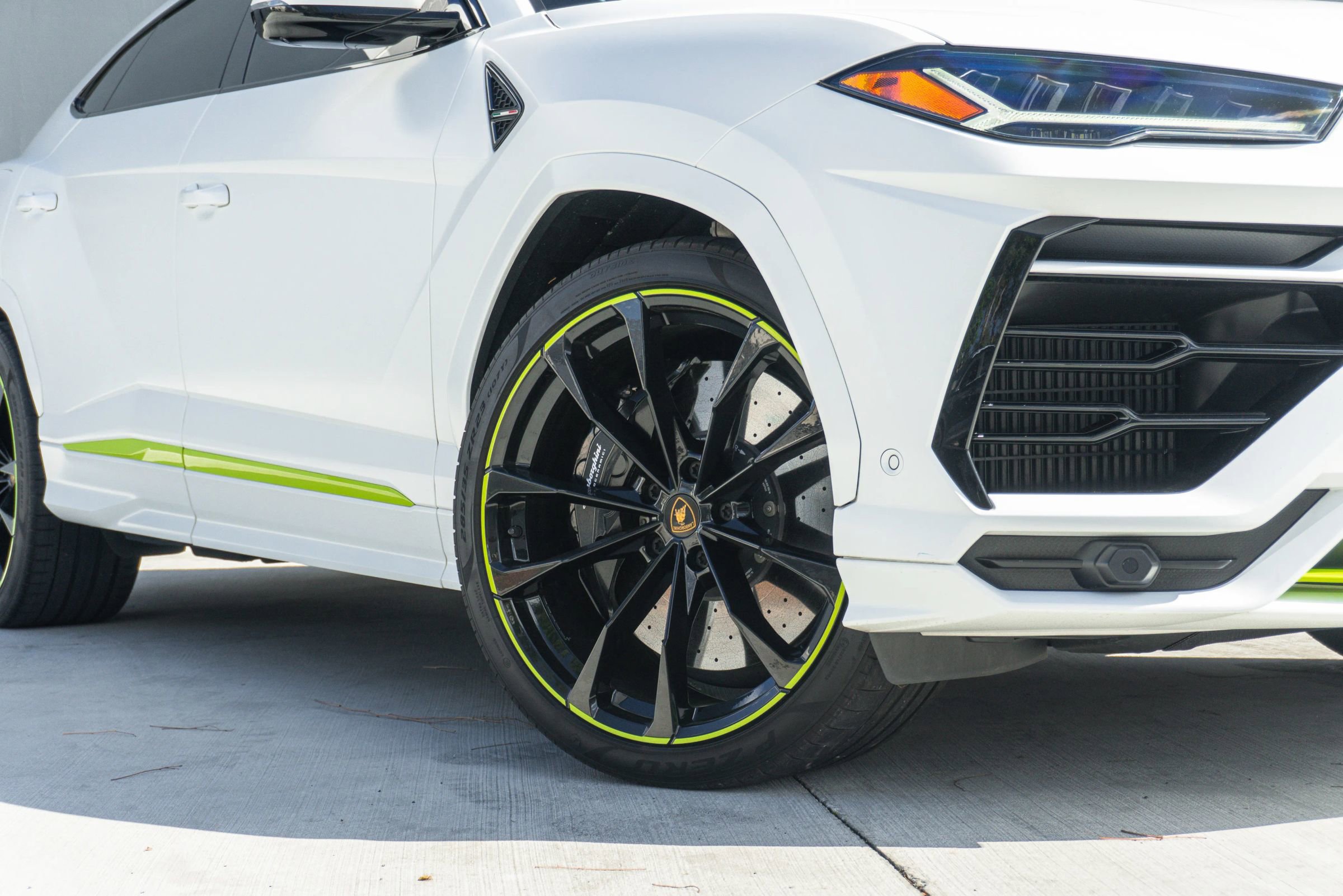 Used 2022 Lamborghini Urus image 32