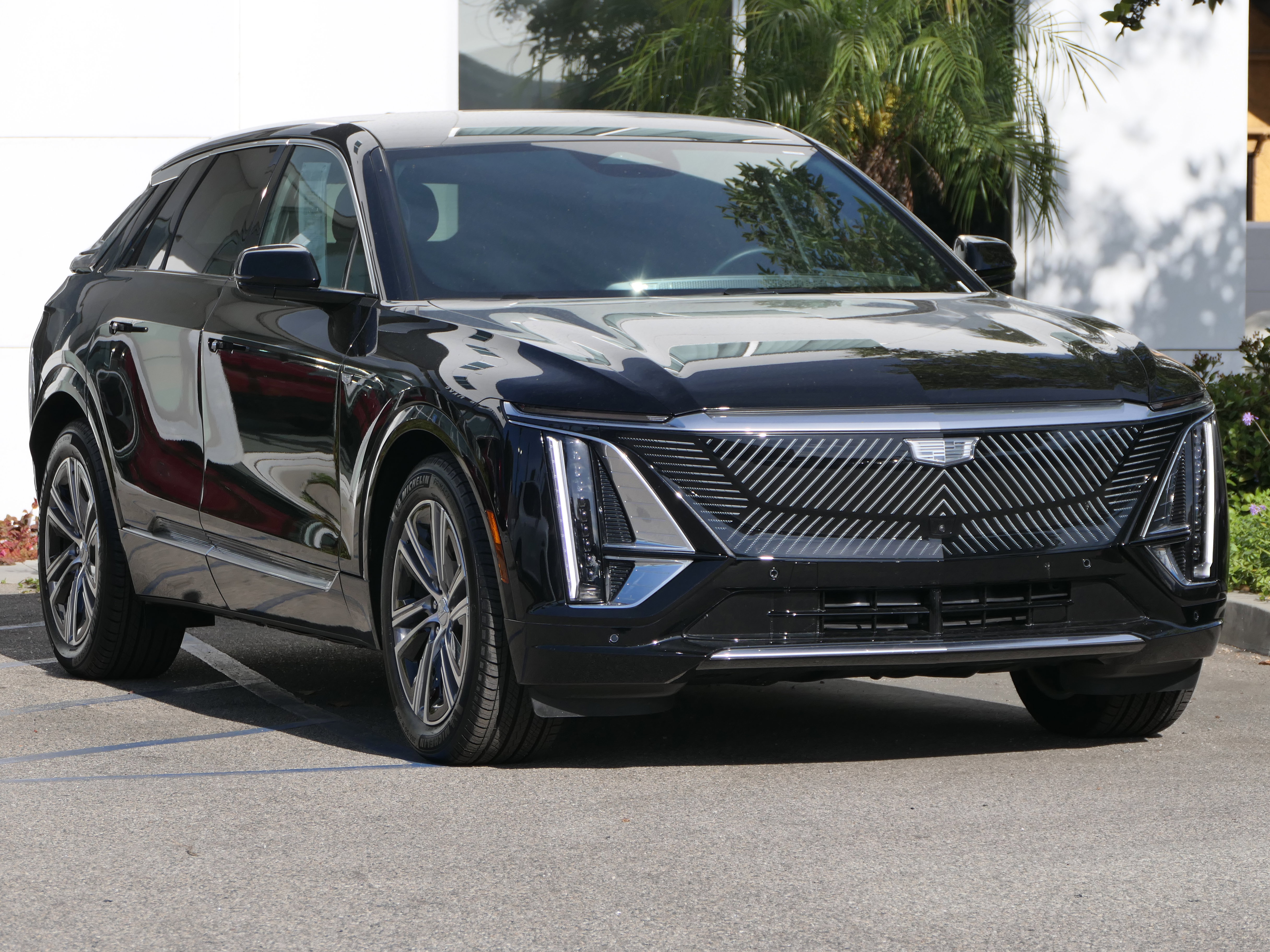 New 2026 Cadillac Lyriq Premium Luxury AWD/4WD image 8