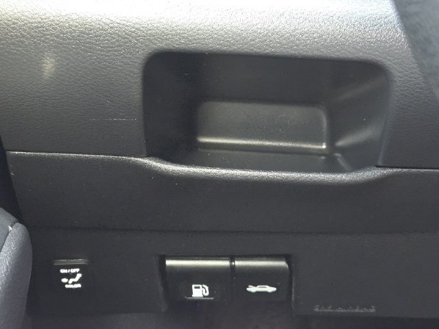 Used 2024 Nissan Kicks SV w/ Interior Electronics Package FWD image 23
