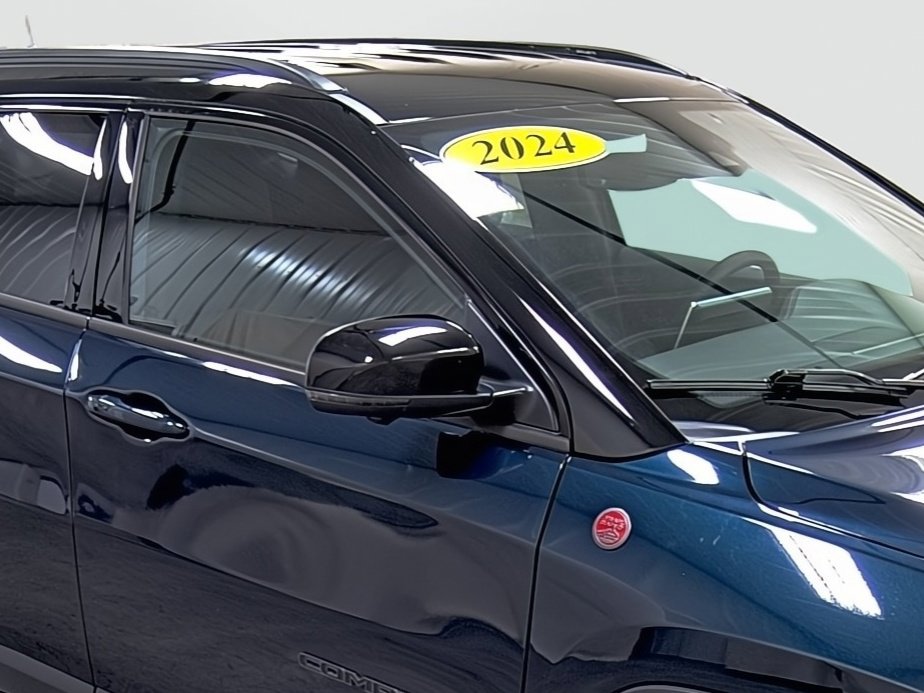 Used 2024 Jeep Compass Trailhawk w/ Trailhawk Elite Group image 15